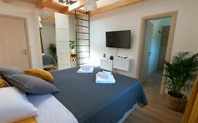 Gavan Room